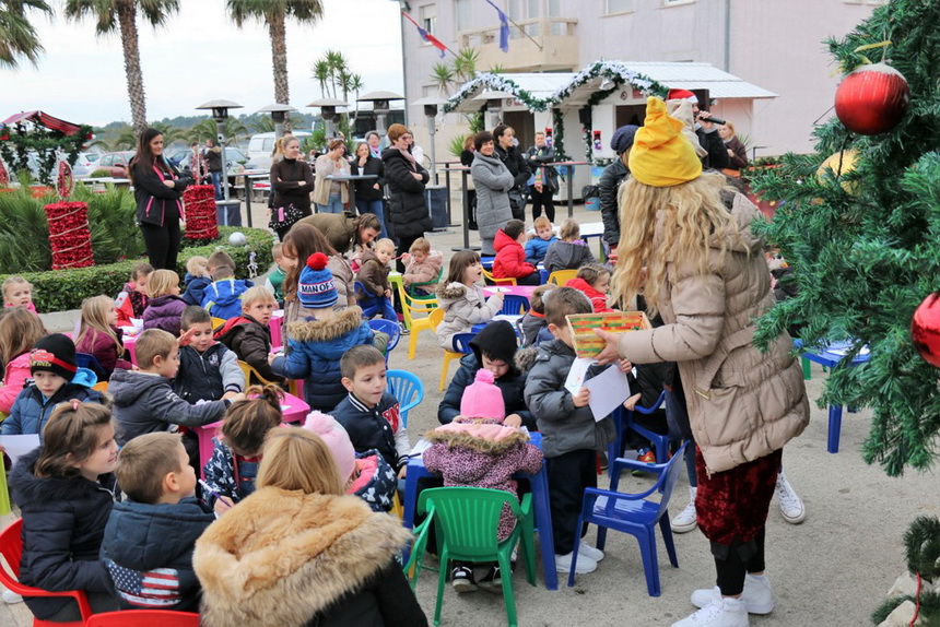 Sveti Nikola darivao mališane na Viru, Krampus bez posla Sveti Nikola darivao mališane na Viru, Krampus bez posla