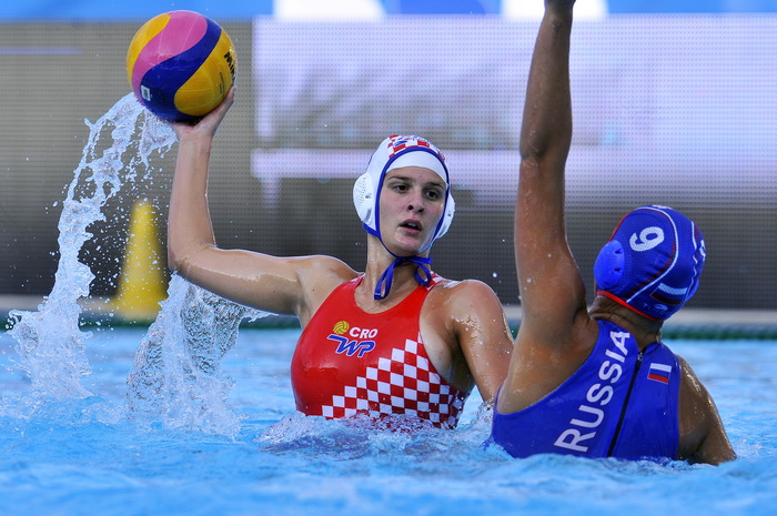 Zagreb, 310810.
Bazen Mladosti, Jarunska 5.
Utakmica zenskog vaterpola u sklopu Europskog prvenstva, izmedju Hrvatske i Rusije.
Na slici: Maja Kalauz (Hrvatska) i Alexandra Antonova (Rusija)
Foto: Boris Kovacev / CROPIX Zagreb, 310810.
Bazen Mladosti, Jarunska 5.
Utakmica zenskog vaterpola u sklopu Europskog prvenstva, izmedju Hrvatske i Rusije.
Na slici: Maja Kalauz (Hrvatska) i Alexandra Antonova (Rusija)
Foto: Boris Kovacev / CROPIX