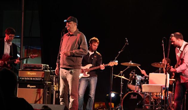 Unatoč kiši i slabom odazivu publike, Marijan Ban i njegovi Diktatori Zadranima su priredili odličan koncert povodom 5. rođendana centra City Galleria.   foto: Iva Perinčić