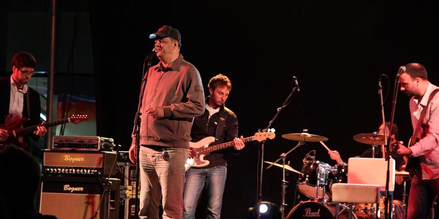 Unatoč kiši i slabom odazivu publike, Marijan Ban i njegovi Diktatori Zadranima su priredili odličan koncert povodom 5. rođendana centra City Galleria.   foto: Iva Perinčić