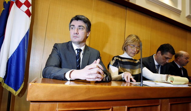 Zagreb, 190112. 
Trg sv. Marka.
Nastavak sjednice Hrvatskog sabora, na kojoj se raspravlja o pristupanju Republike Hrvatske Europskoj uniji. 
Na slici: premijer Zoran Milanovic.
Foto: Damjan Tadic / CROPIX