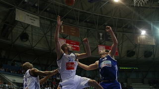 Zagreb, 150512.
KC Drazen Petrovic, Savska cesta.
Prva utakmica polufinala PH za kosarkase Cibona – Zadar.
Na fotografija: Hrvoje Kovacevic.
Foto: Ronald Gorsic / CROPIX Zagreb, 150512.
KC Drazen Petrovic, Savska cesta.
Prva utakmica polufinala PH za kosarkase Cibona – Zadar.
Na fotografija: Hrvoje Kovacevic.
Foto: Ronald Gorsic / CROPIX