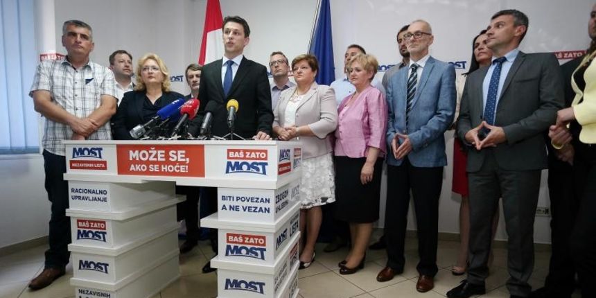 Izvanredna konferencija za medije celnika Mosta Boze Petrova. Miro Bulj, Tomislav Panenic, Ines Strenja Linic, Ljubica Ambrusec, Robert Podolnjak. Photo: Dalibor Urukalovic/PIXSELL Izvanredna konferencija za medije celnika Mosta Boze Petrova. Miro Bulj, Tomislav Panenic, Ines Strenja Linic, Ljubica Ambrusec, Robert Podolnjak. Photo: Dalibor Urukalovic/PIXSELL