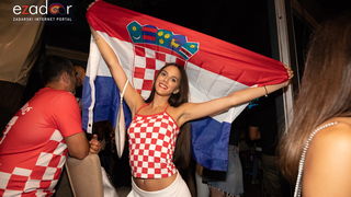 Čudesna noć: Velika fešta ulicama Zadra nakon plasmana Vatrenih u finale SP Čudesna noć: Velika fešta ulicama Zadra nakon plasmana Vatrenih u finale SP