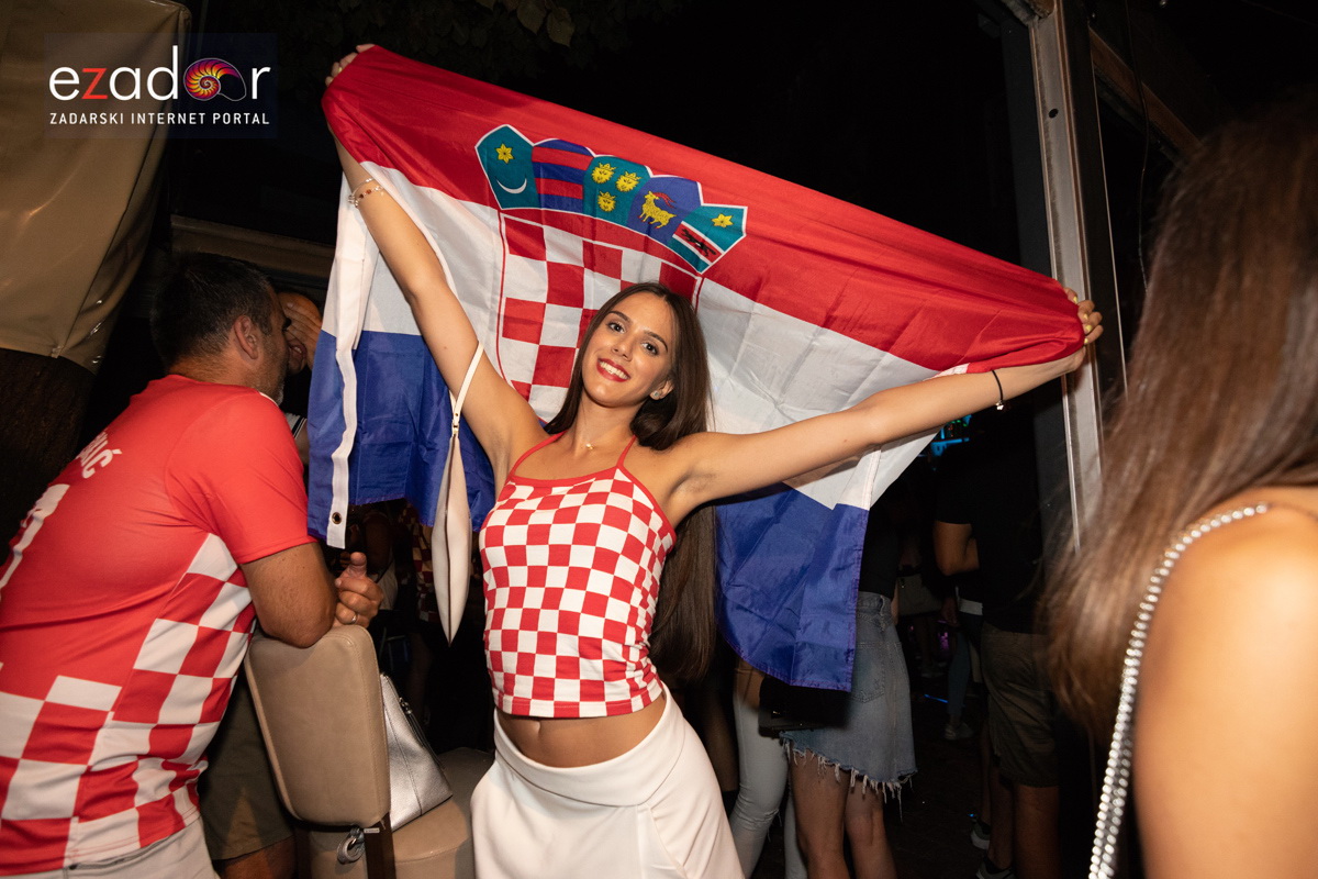 Čudesna noć: Velika fešta ulicama Zadra nakon plasmana Vatrenih u finale SP Čudesna noć: Velika fešta ulicama Zadra nakon plasmana Vatrenih u finale SP