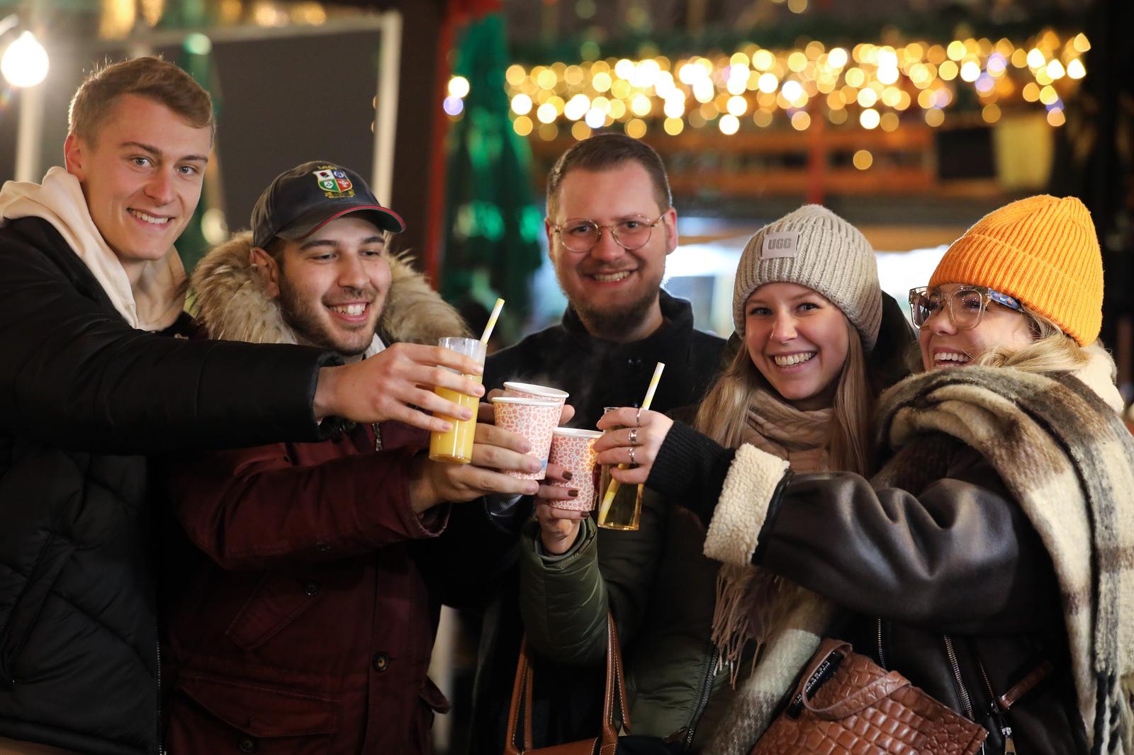 Zagrebački Advent ove godine pun je svjetla i šarenila