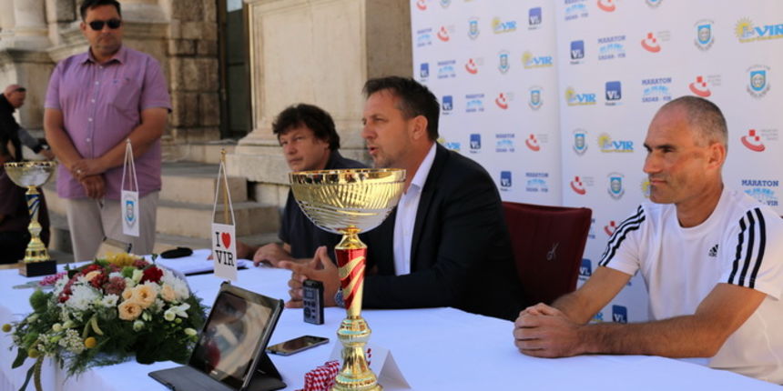 Na zadarskom Narodnom trgu najavljen Virski maraton 2016. Foto: Kažimir Škrbić/Virski list Na zadarskom Narodnom trgu najavljen Virski maraton 2016. Foto: Kažimir Škrbić/Virski list