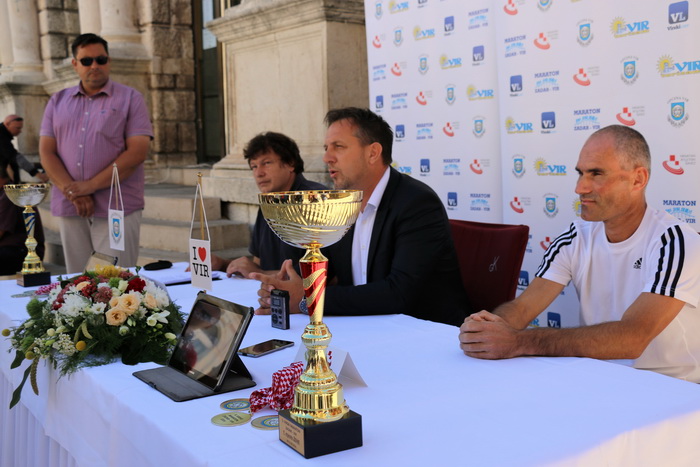 Na zadarskom Narodnom trgu najavljen Virski maraton 2016. Foto: Kažimir Škrbić/Virski list Na zadarskom Narodnom trgu najavljen Virski maraton 2016. Foto: Kažimir Škrbić/Virski list