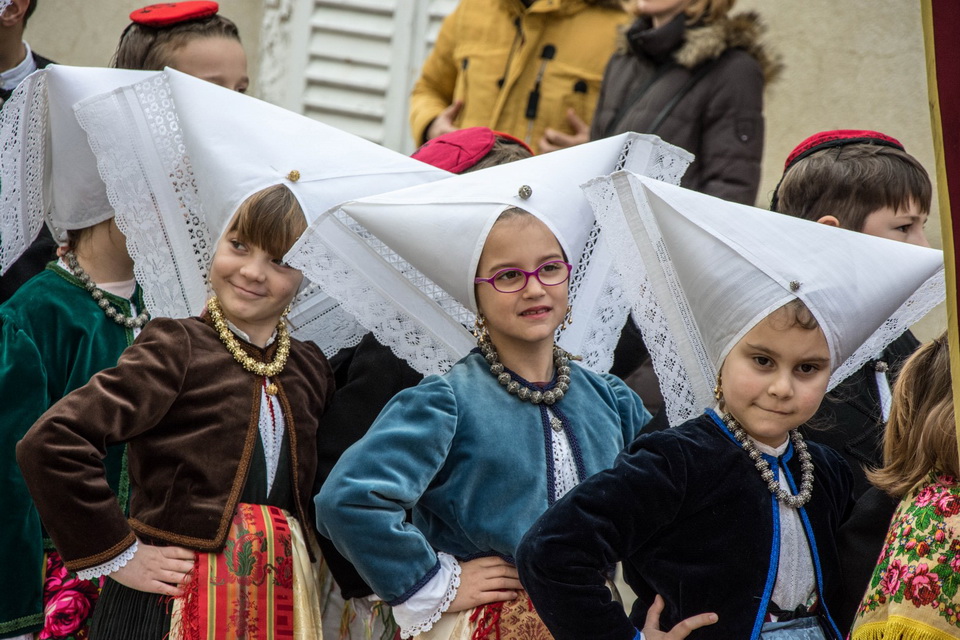 Paški zimski karneval 2017.- Maškarane skupine u karnevalskoj povorci Paški zimski karneval 2017.- Maškarane skupine u karnevalskoj povorci