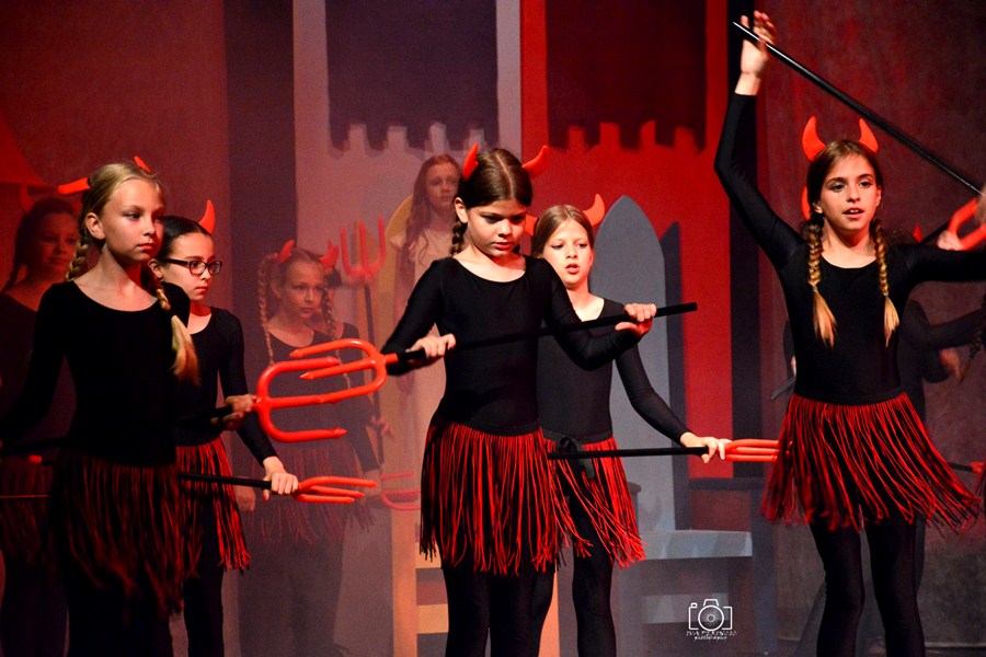 Plesna udruga Gesta: Bajka.hr