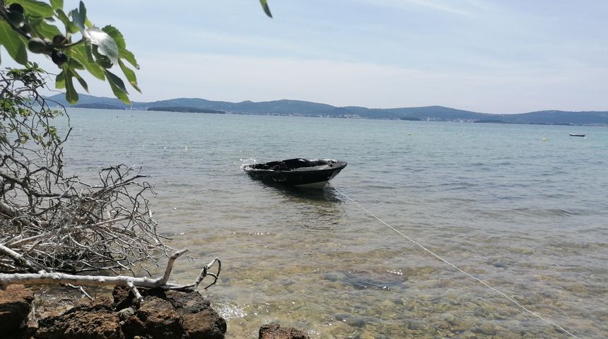 Izgorjela brodica ispred kampa u Sv. Filip i Jakovu, nema ozljeđenih niti onečišćenja mora Izgorjela brodica ispred kampa u Sv. Filip i Jakovu, nema ozljeđenih niti onečišćenja mora