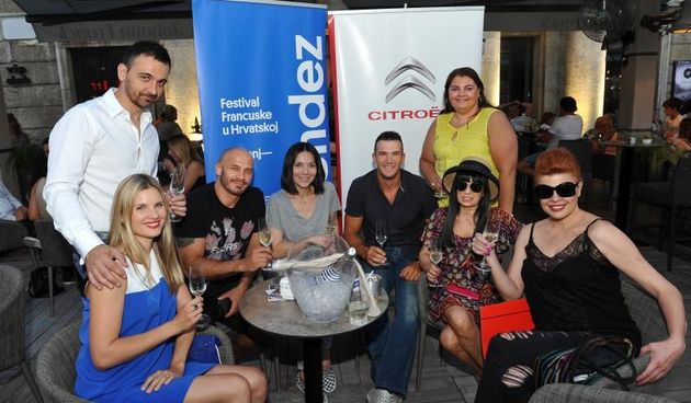 Trg bana Josipa Jelacica, Zagreb – U sklopu hrvatsko francuske suradnje i festivala Rendez Vous organiziran je francuski plesnjak u suradnji sa francuskim plesacem Nicolasom Quesnoitom. Photo: Nina Djurdjevic/PIXSELL