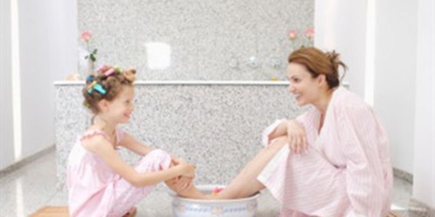 Odrasli se pomamili za dječjom kozmetikom; mama i kćer (Tportal.hr) Odrasli se pomamili za dječjom kozmetikom; mama i kćer (Tportal.hr)