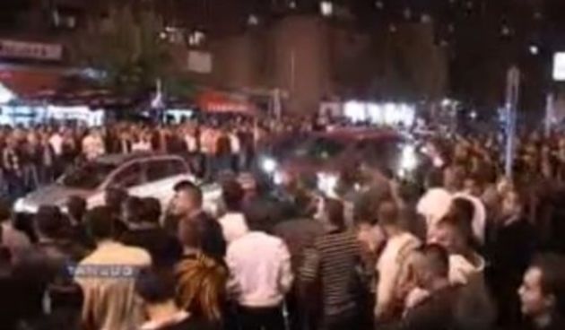 Neredi u Kosovskoj Mitrovici (Foto: youtube.com)