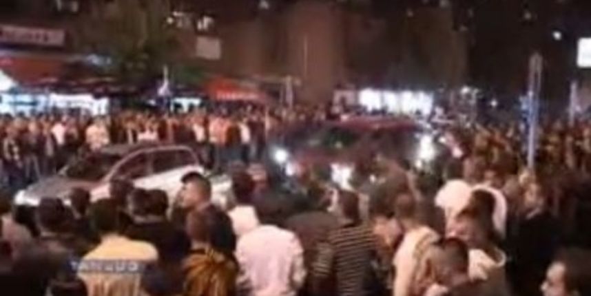 Neredi u Kosovskoj Mitrovici (Foto: youtube.com)