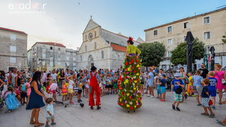 Dječjim karnevalskim danom započeo 59. Paški ljetni karneval
