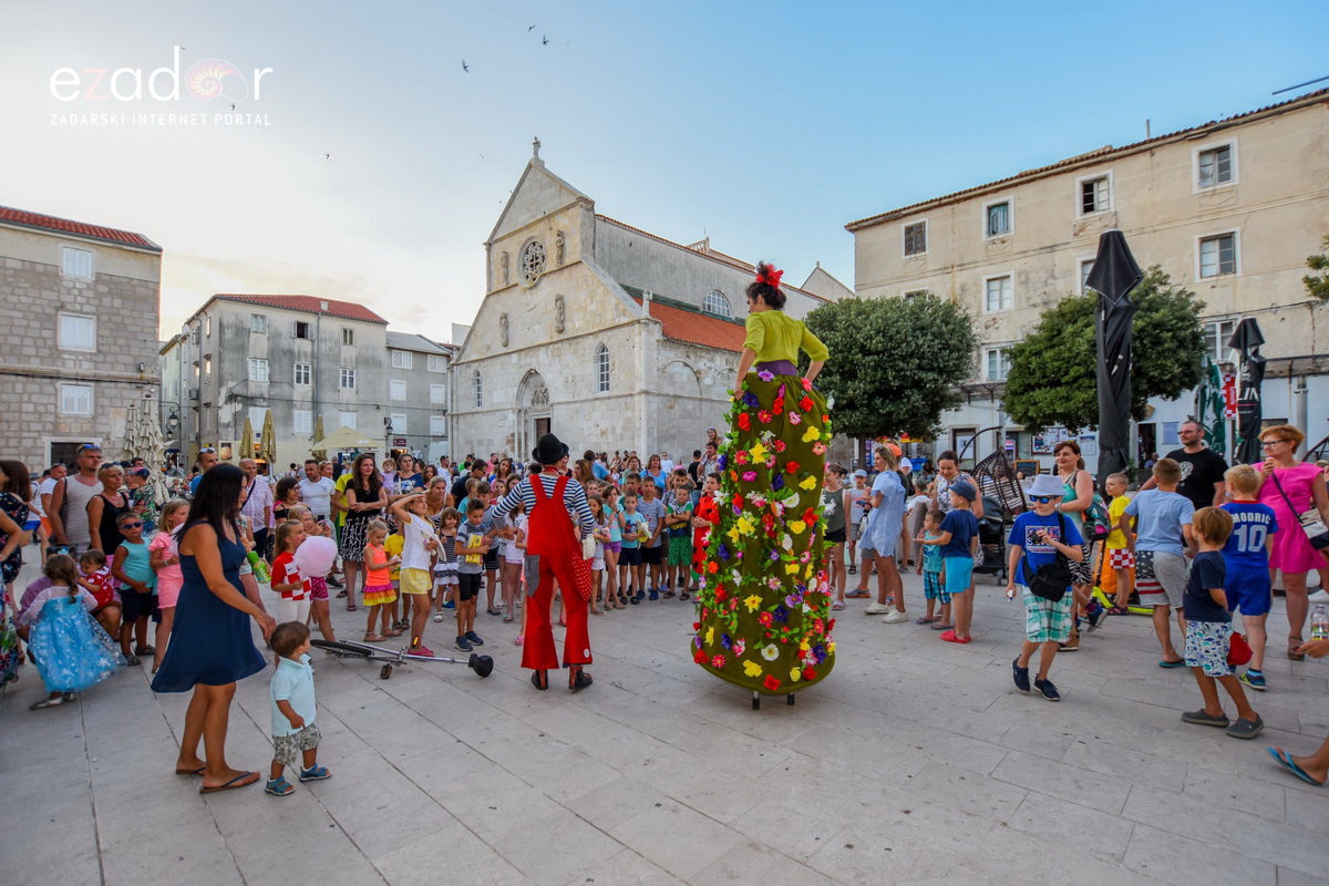 Dječjim karnevalskim danom započeo 59. Paški ljetni karneval