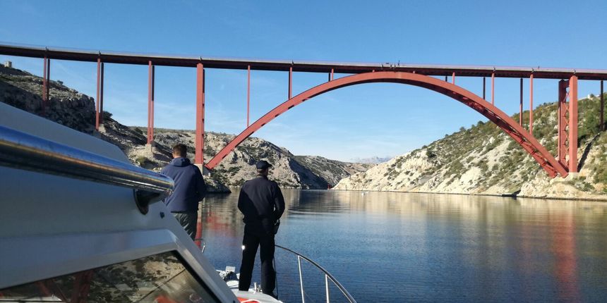 Nastavlja se potraga za nestalim pilotom kod Maslenice: pomorskoj policiji pridružio se i HGSS Nastavlja se potraga za nestalim pilotom kod Maslenice: pomorskoj policiji pridružio se i HGSS