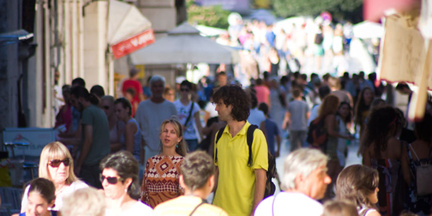Đir po gradu 16. kolovoza 2010., ulica, gužva (foto:Saša Čuka) Đir po gradu 16. kolovoza 2010., ulica, gužva (foto:Saša Čuka)