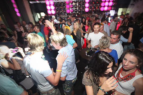 Brandon Morales u Maraschino baru (foto:Saša Čuka) Brandon Morales u Maraschino baru (foto:Saša Čuka)