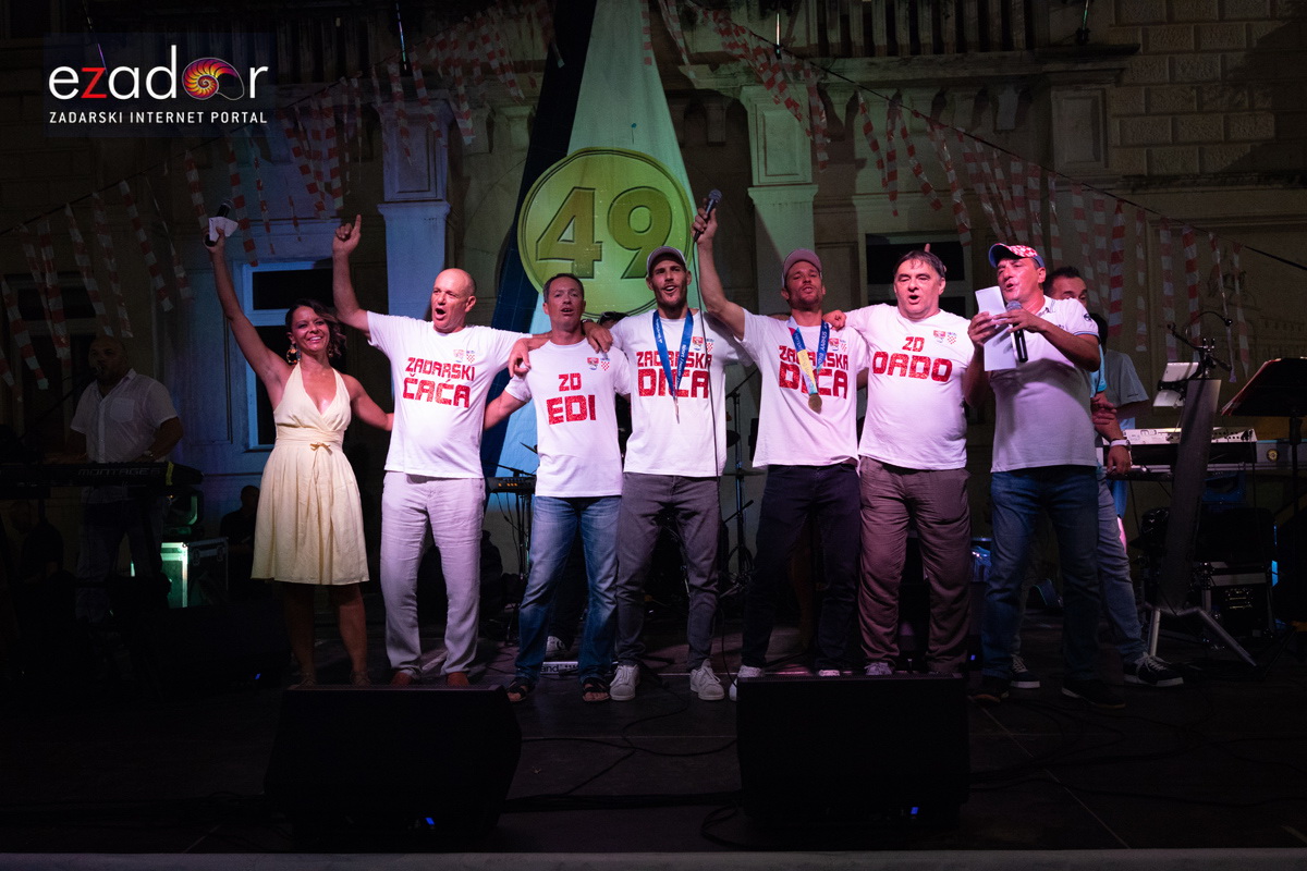 Svečani doček svjetskih prvaka Mihovila i Šime Fantele na Narodnom trgu Svečani doček svjetskih prvaka Mihovila i Šime Fantele na Narodnom trgu