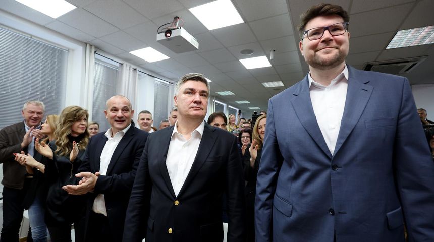 U sredisnjici SDP-a odrzana je sjednica Glavnog odbora SDP-a na kojoj su se obratili peđa Grbin i predsjednik Zoran Milanovic. U sredisnjici SDP-a odrzana je sjednica Glavnog odbora SDP-a na kojoj su se obratili peđa Grbin i predsjednik Zoran Milanovic.