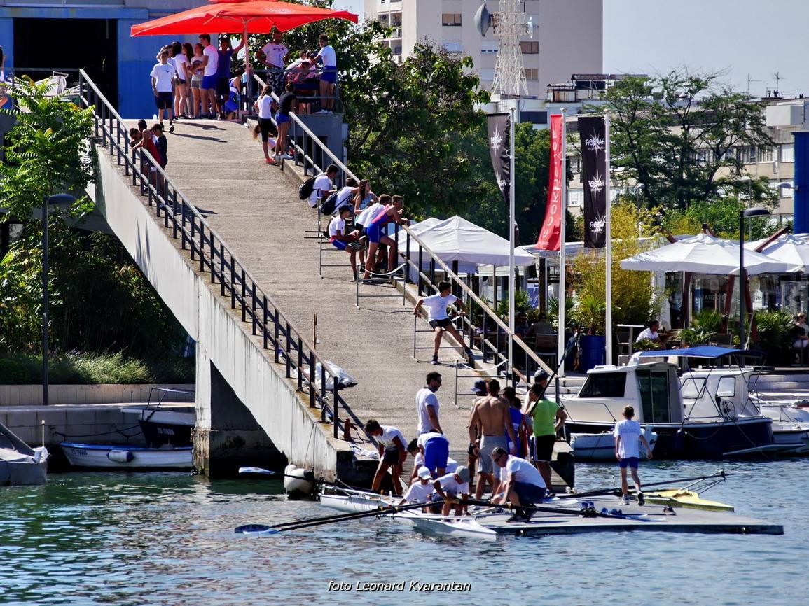U uvali Jazine održana 3. regata veslačkog mini kupa Dalmacije U uvali Jazine održana 3. regata veslačkog mini kupa Dalmacije