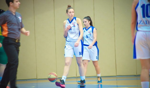 A-1 liga, 4. kolo: ŽKK Zadar – ŽKK Pula 78-40. Maja Marošević i Ivana Dujić. Foto: Iva Perinčić