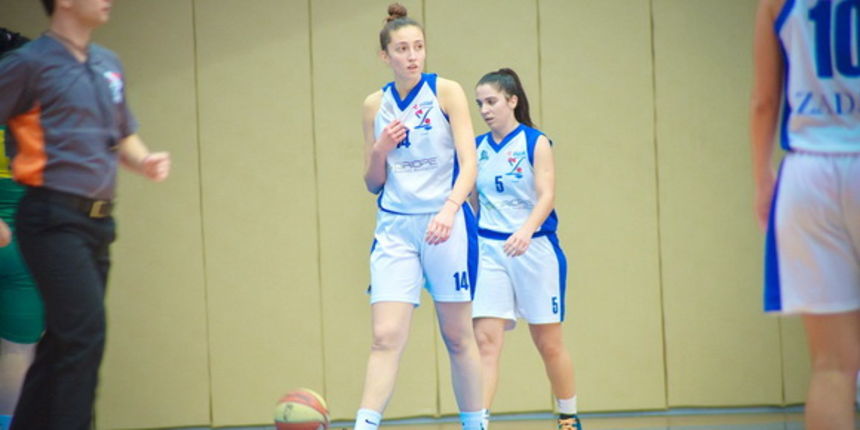 A-1 liga, 4. kolo: ŽKK Zadar – ŽKK Pula 78-40. Maja Marošević i Ivana Dujić. Foto: Iva Perinčić A-1 liga, 4. kolo: ŽKK Zadar – ŽKK Pula 78-40. Maja Marošević i Ivana Dujić. Foto: Iva Perinčić