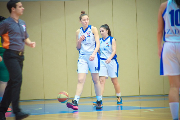 A-1 liga, 4. kolo: ŽKK Zadar – ŽKK Pula 78-40. Maja Marošević i Ivana Dujić. Foto: Iva Perinčić A-1 liga, 4. kolo: ŽKK Zadar – ŽKK Pula 78-40. Maja Marošević i Ivana Dujić. Foto: Iva Perinčić