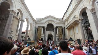 Split: Svakog dana car Dioklecijan i njegova supruga Priska pozdravljaju građane