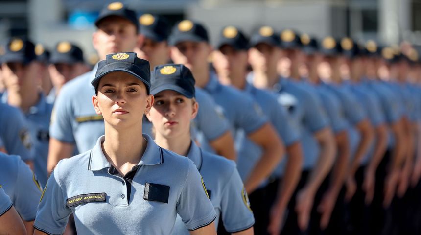 Polaznici policijske škole prisegnuli nakon završetka školovanja
