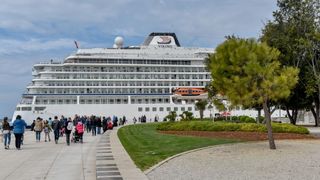 Kruzer Viking Sea na Veliku subotu u Zadar uplovio s oko tisuću turista. Foto: Dino Stanin/PIXSELL Kruzer Viking Sea na Veliku subotu u Zadar uplovio s oko tisuću turista. Foto: Dino Stanin/PIXSELL