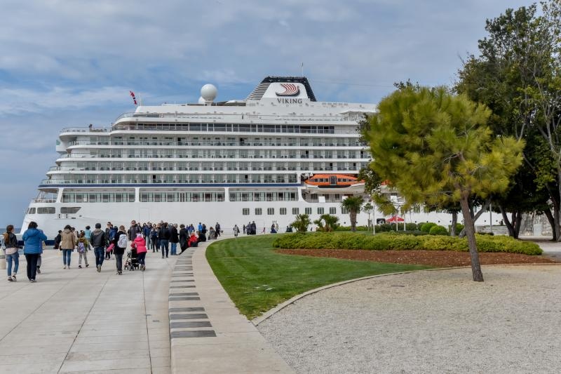 Kruzer Viking Sea na Veliku subotu u Zadar uplovio s oko tisuću turista. Foto: Dino Stanin/PIXSELL Kruzer Viking Sea na Veliku subotu u Zadar uplovio s oko tisuću turista. Foto: Dino Stanin/PIXSELL