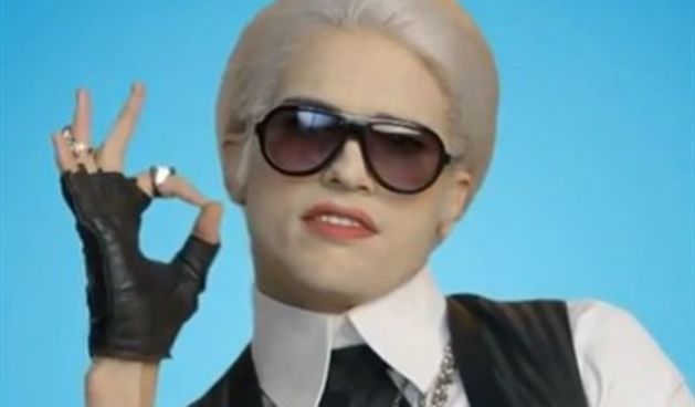 Ashton kao Karl, screenshot yOUTUBE.COM