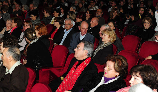 Zadar, 13.3.2014. snimio: Nenad Marčev 
Borivoj Radaković 
GRUPA 
redatelj: Mario Kovač 
igraju: Sreten Mokrović, Ranko Zidarić, 
Ivica Zadro i Iva Visković 
Kazalište KNAP (Kazalište na Peščenici) 
Dvorana HNK Zadar