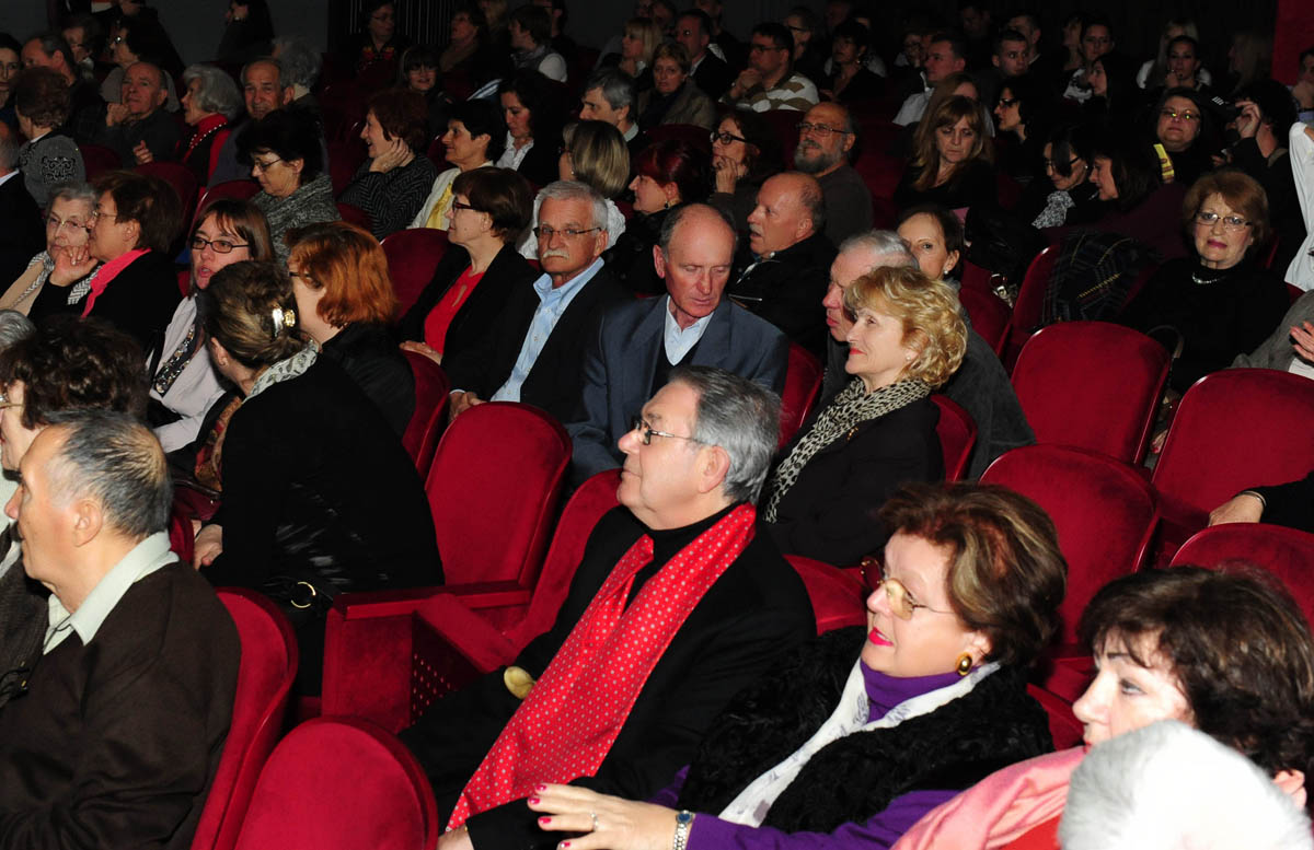 Zadar, 13.3.2014. snimio: Nenad Marčev 
Borivoj Radaković 
GRUPA 
redatelj: Mario Kovač 
igraju: Sreten Mokrović, Ranko Zidarić, 
Ivica Zadro i Iva Visković 
Kazalište KNAP (Kazalište na Peščenici) 
Dvorana HNK Zadar