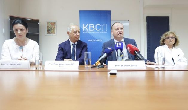 Konferencija za medije povodom jos jednog znacajnog zahvata u KBC-u Rijeka. Transplantacija fekalne mikrobiote koju su rijecki gastroenterolozi izveli po prvi put u Hrvatskoj. Peter Malfertheiner, Davor Stimac.