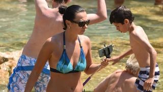 Paklene vrucine i visoke temperature natjerali su domace i strane goste da osvjzenje potraze u NP Krka. Photo: Hrvoje Jelavic/PIXSELL