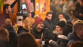 Advent u Zadru: Neno Belan i Fiumensi raspjevali i rasplesali i staro i mlado na Trgu Petra Zoranića Advent u Zadru: Neno Belan i Fiumensi raspjevali i rasplesali i staro i mlado na Trgu Petra Zoranića
