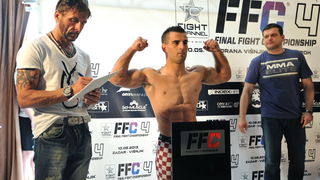 Zadar, 090513.
Sluzbeno vaganje sudionika za borilacki spektakl FFC 04 koji se sutra odrzava u dvorani na Visnjiku.
Foto: Luka Gerlanc / CROPIX Zadar, 090513.
Sluzbeno vaganje sudionika za borilacki spektakl FFC 04 koji se sutra odrzava u dvorani na Visnjiku.
Foto: Luka Gerlanc / CROPIX