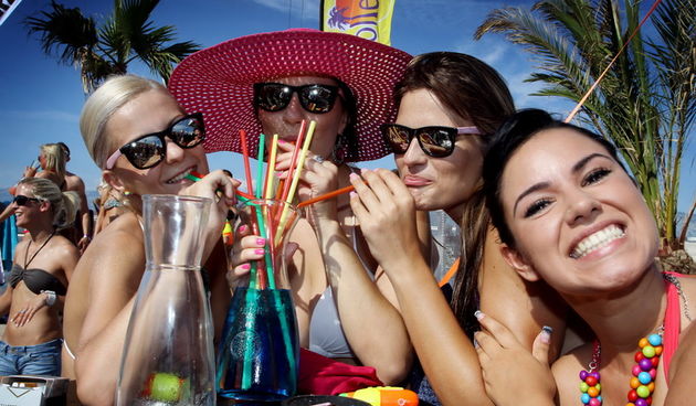 Novalj, Zrce, 250711. 
After Bech Party u Papayi na Zrcu cesto su raj za muske oci