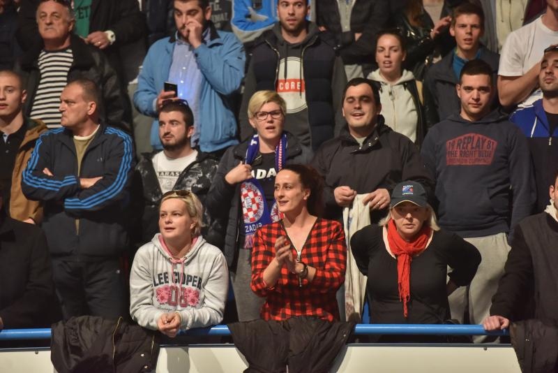 Humanitarno gledanje utakmic Zadar-Cibona (85-84) u Jazinama