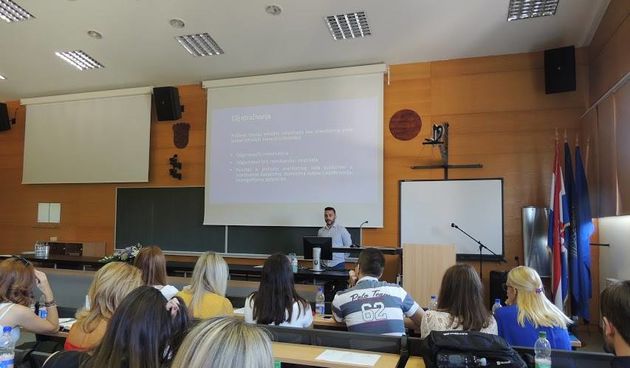 Novi kampus, studenti, predavanje