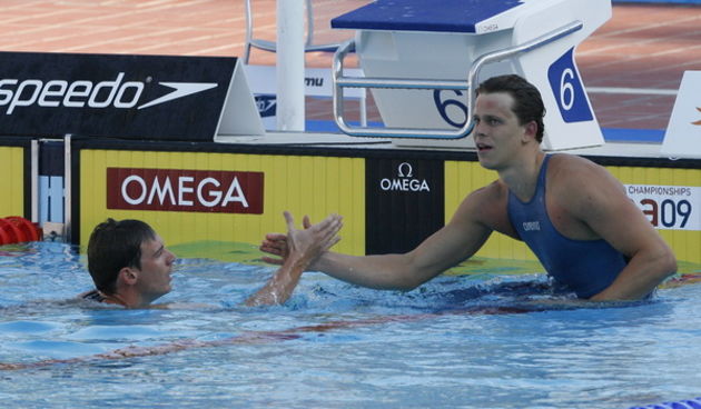 Rim, 010809. 
13 Svjetsko prvenstvo prvenstvo Rim 2009. 
Finale 50 metara slobodno.
Na fotografiji: Duje Draganja cestita pobjedniku.
Foto: Vladimir Dugandzic / CROPIX