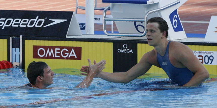 Rim, 010809.
13 Svjetsko prvenstvo prvenstvo Rim 2009.
Finale 50 metara slobodno.
Na fotografiji: Duje Draganja cestita pobjedniku.
Foto: Vladimir Dugandzic / CROPIX Rim, 010809.
13 Svjetsko prvenstvo prvenstvo Rim 2009.
Finale 50 metara slobodno.
Na fotografiji: Duje Draganja cestita pobjedniku.
Foto: Vladimir Dugandzic / CROPIX