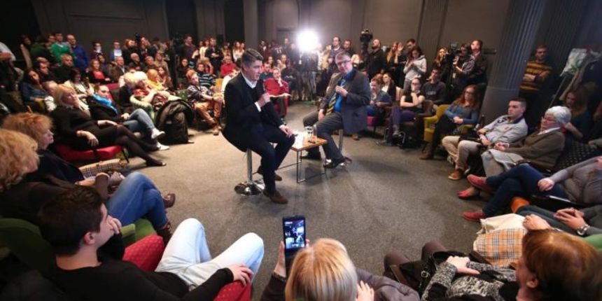 Milanović na debati s građanima. U kinu Europa u dvorani Mueller Zoran Milanovic prisustvovao je javnoj debati s gradjanima i novinarima. Photo: Sanjin Strukic/PIXSELL Milanović na debati s građanima. U kinu Europa u dvorani Mueller Zoran Milanovic prisustvovao je javnoj debati s gradjanima i novinarima. Photo: Sanjin Strukic/PIXSELL