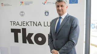 Ministar Oleg Butković potpisao ugovore za izgradnju trajektne luke Tkon i sanaciju luka Turanj, Mandre i Petrčane Ministar Oleg Butković potpisao ugovore za izgradnju trajektne luke Tkon i sanaciju luka Turanj, Mandre i Petrčane