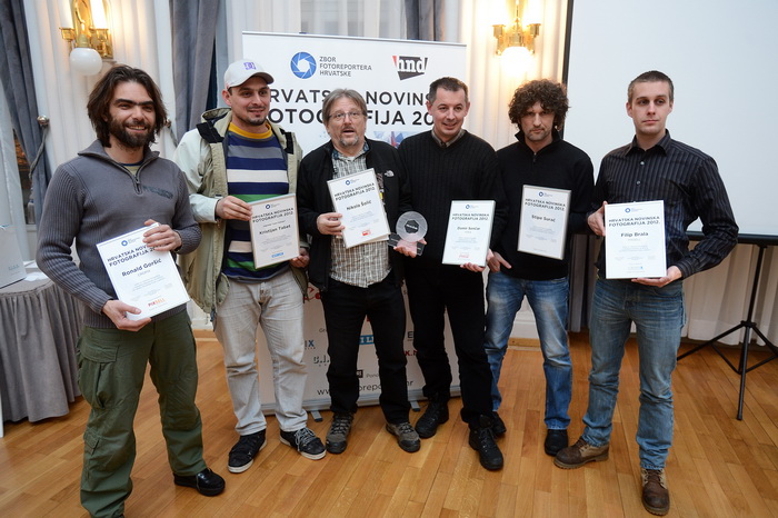 Zagreb, 250313.
Hrvatsko novinarsko drustvo, Perkovceva 2.
U Novinarskom domu odrzana je svecana dodjela nagrada za najbolje hrvatske novinske fotografije.
Zbor fotoreportera Hrvatske izbor najboljih novinskih fotografija organizira vec desetu godinu za r