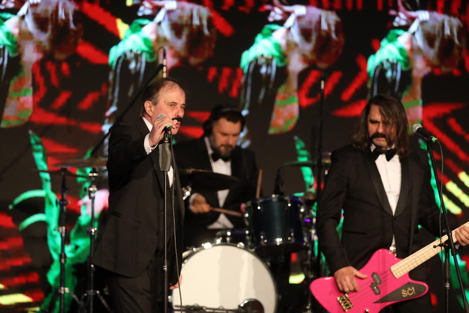 Let 3 nastupio na svečanom obilježavanju 50. obljetnice Sveučilišta u Rijeci Let 3 nastupio na svečanom obilježavanju 50. obljetnice Sveučilišta u Rijeci